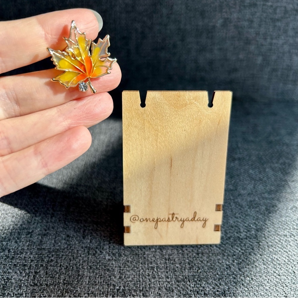 Maple Leaf Resin Pin Brooch, Orange, Yellow, Gold - Picture 3 of 17